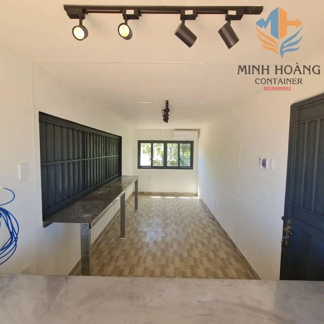 Container Cafe 20 Feet Ốp Gỗ Full Có Sân Thượng Mẫu Hiện Đại